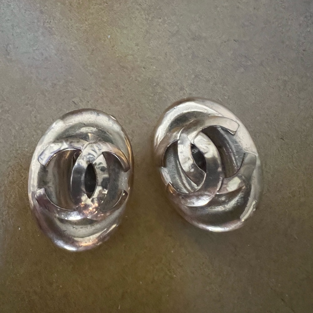 Authentic Chanel earrings - Picture 2 of 5